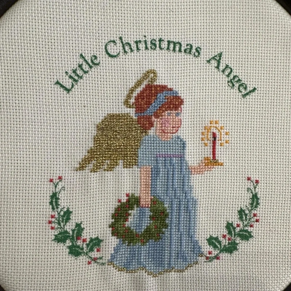 VTG Round Framed‎ Needlepoint Picture little Christmas Angel Decor Cottage 12